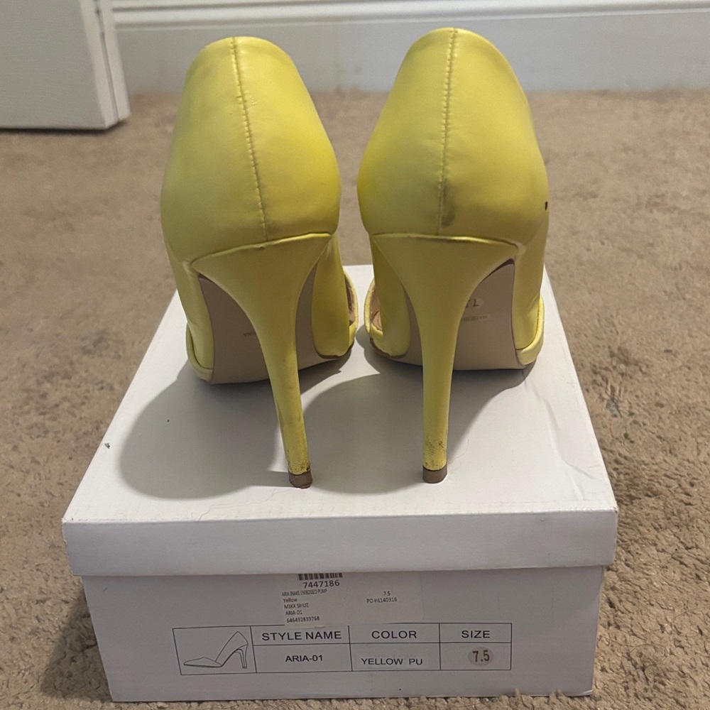 Yellow Pointed-Toe High Heels - Picture 2 of 5